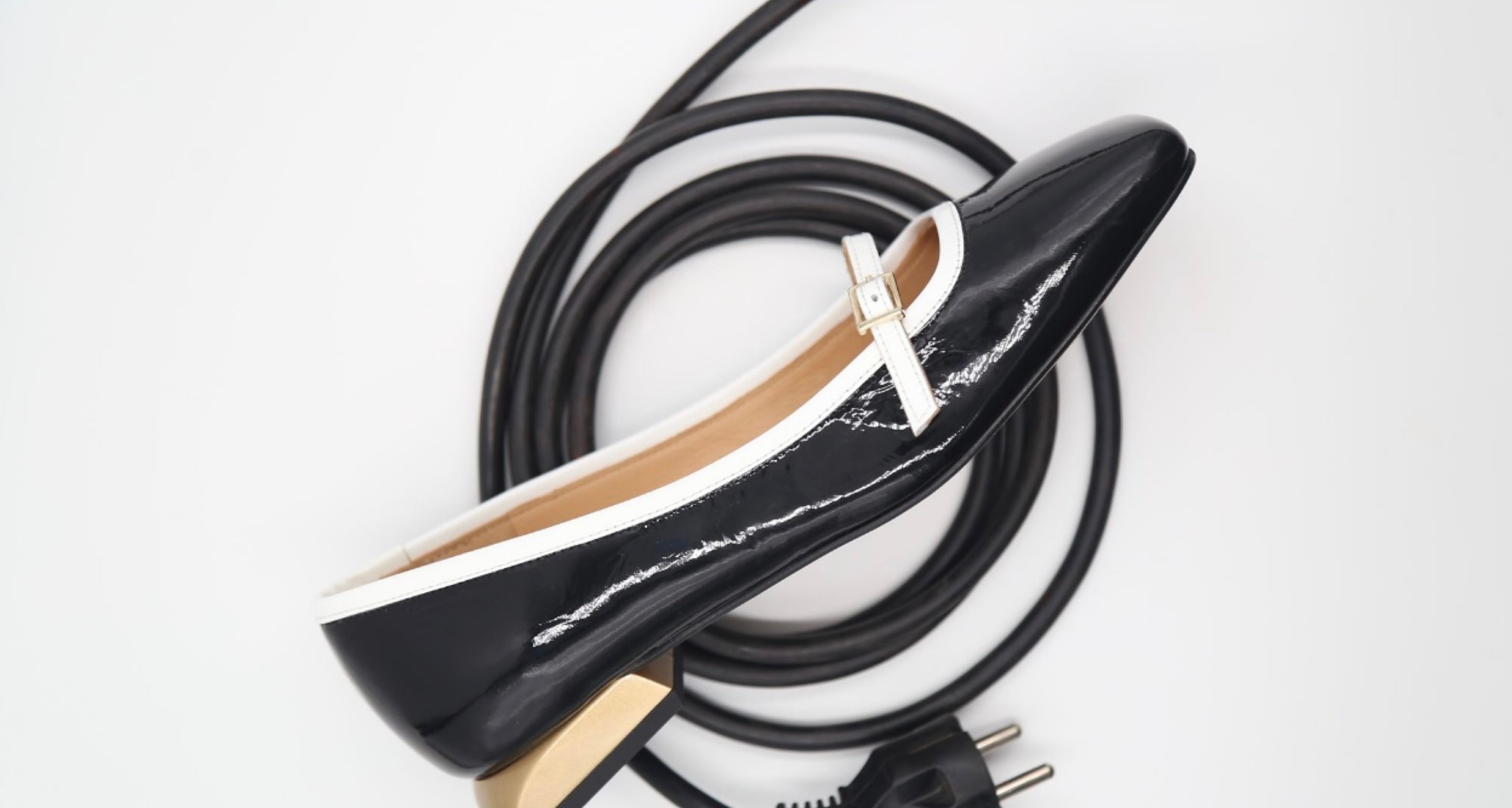 TRAS MIS ZAPATOS TACÓN