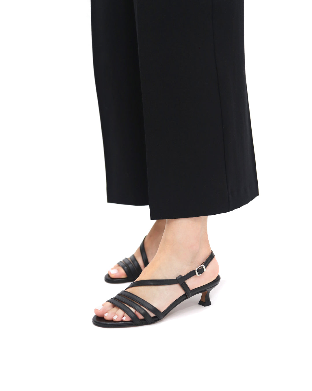 sandalias-negras-tiras