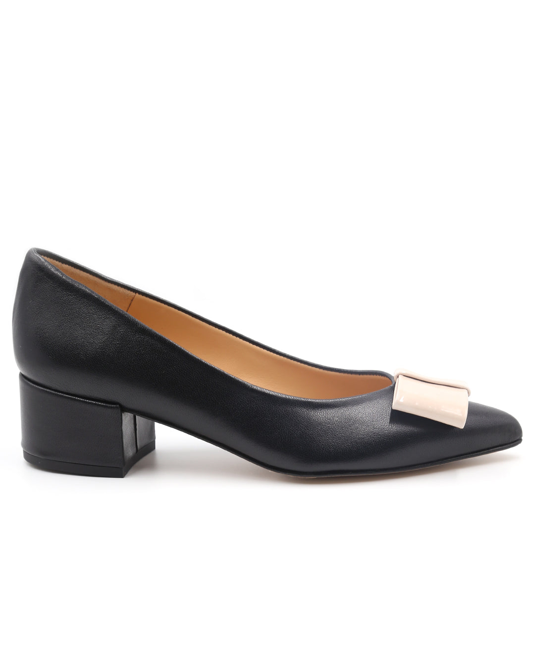 ZAPATO DE TACÓN NEGRO CON LAZO