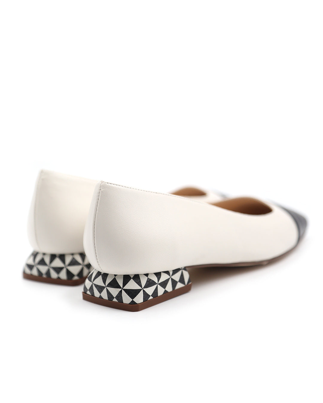 Zapato-mujer-punta-cuadrada-blanco-negro