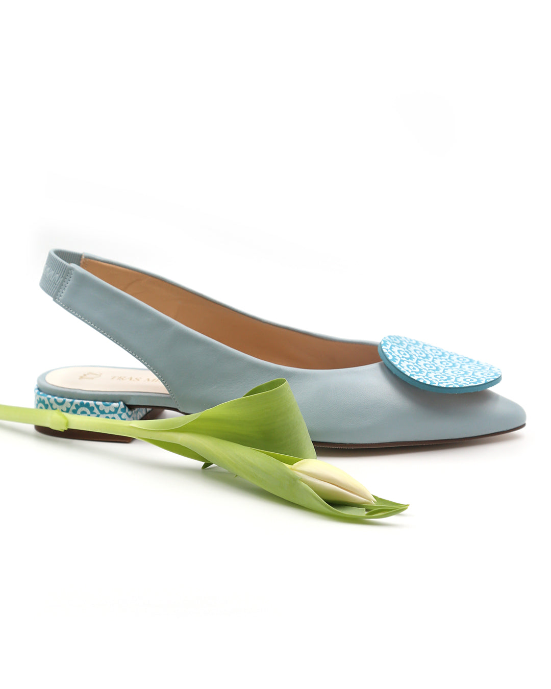 Zapato-azul-celeste-mujer-plano-destalonado-cómodo-elegante