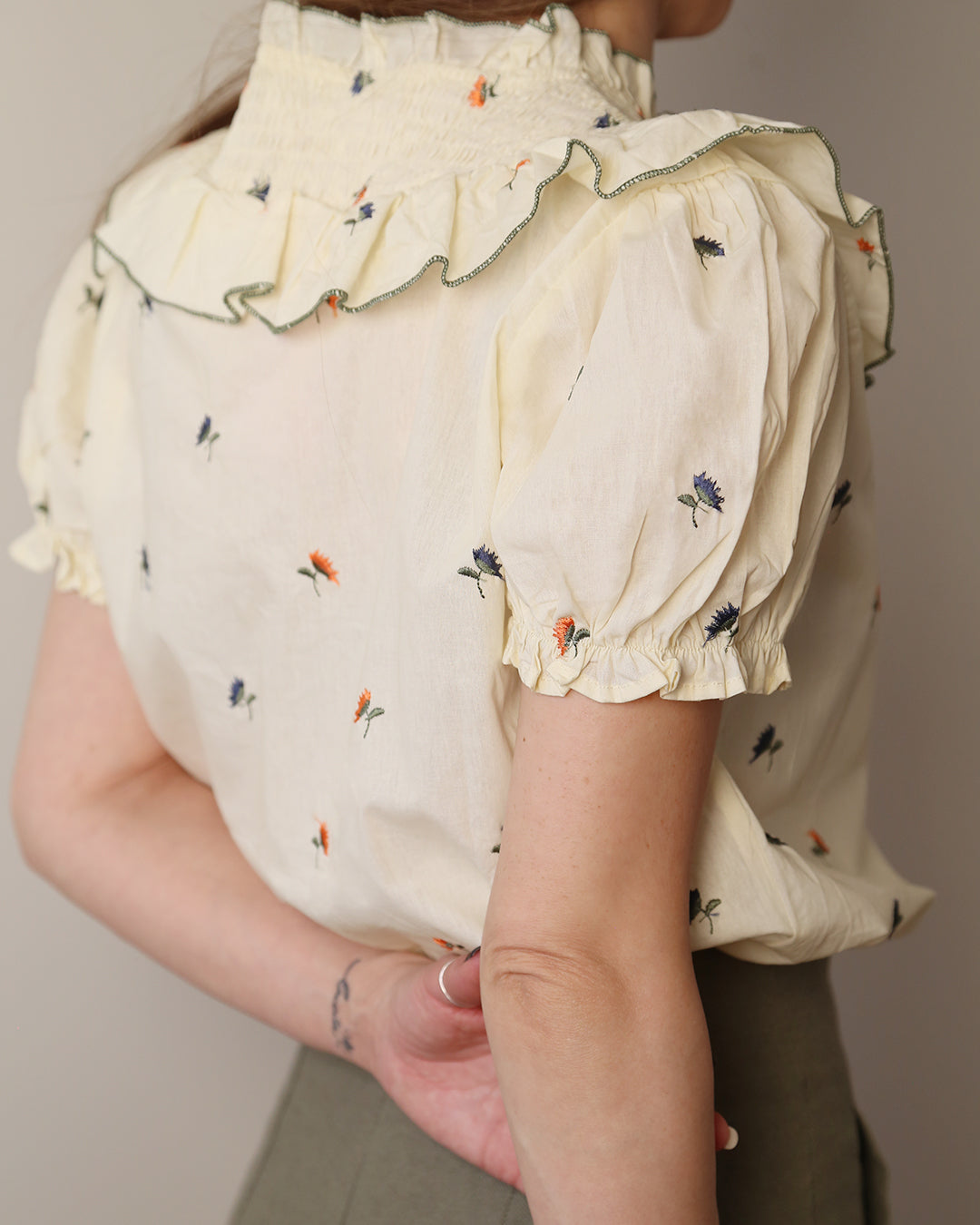 BLUSA BORDADA MANGA CORTA