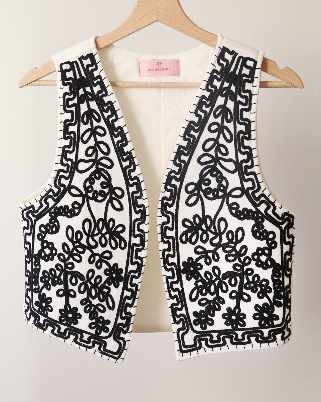 Chaleco-acolchado-mujer-negro-blanco