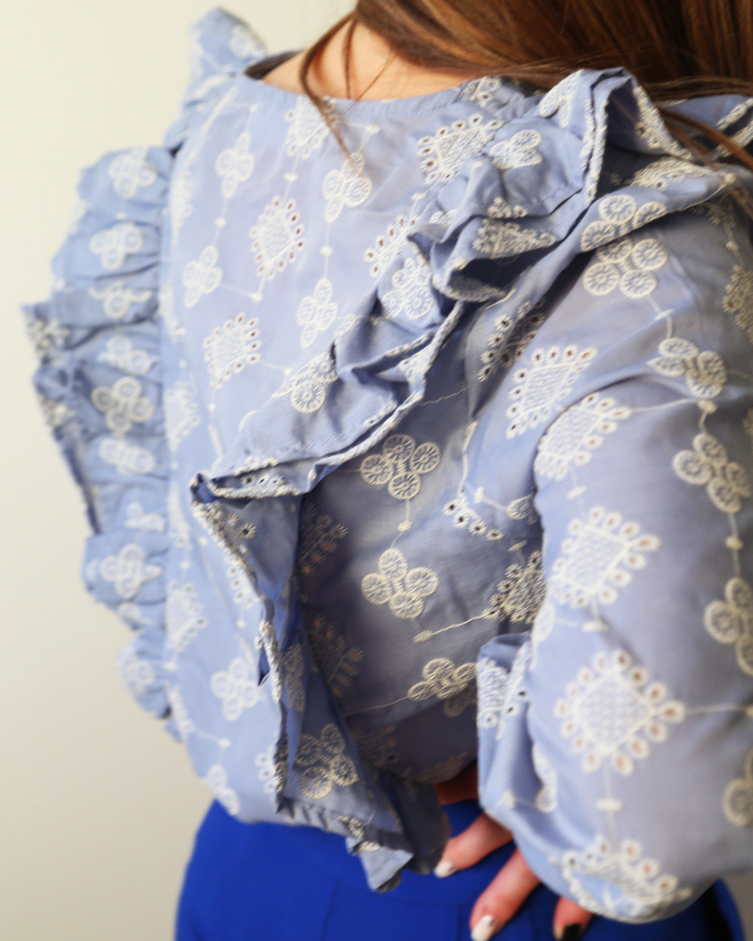 Camisa-azul-volantes-mujer