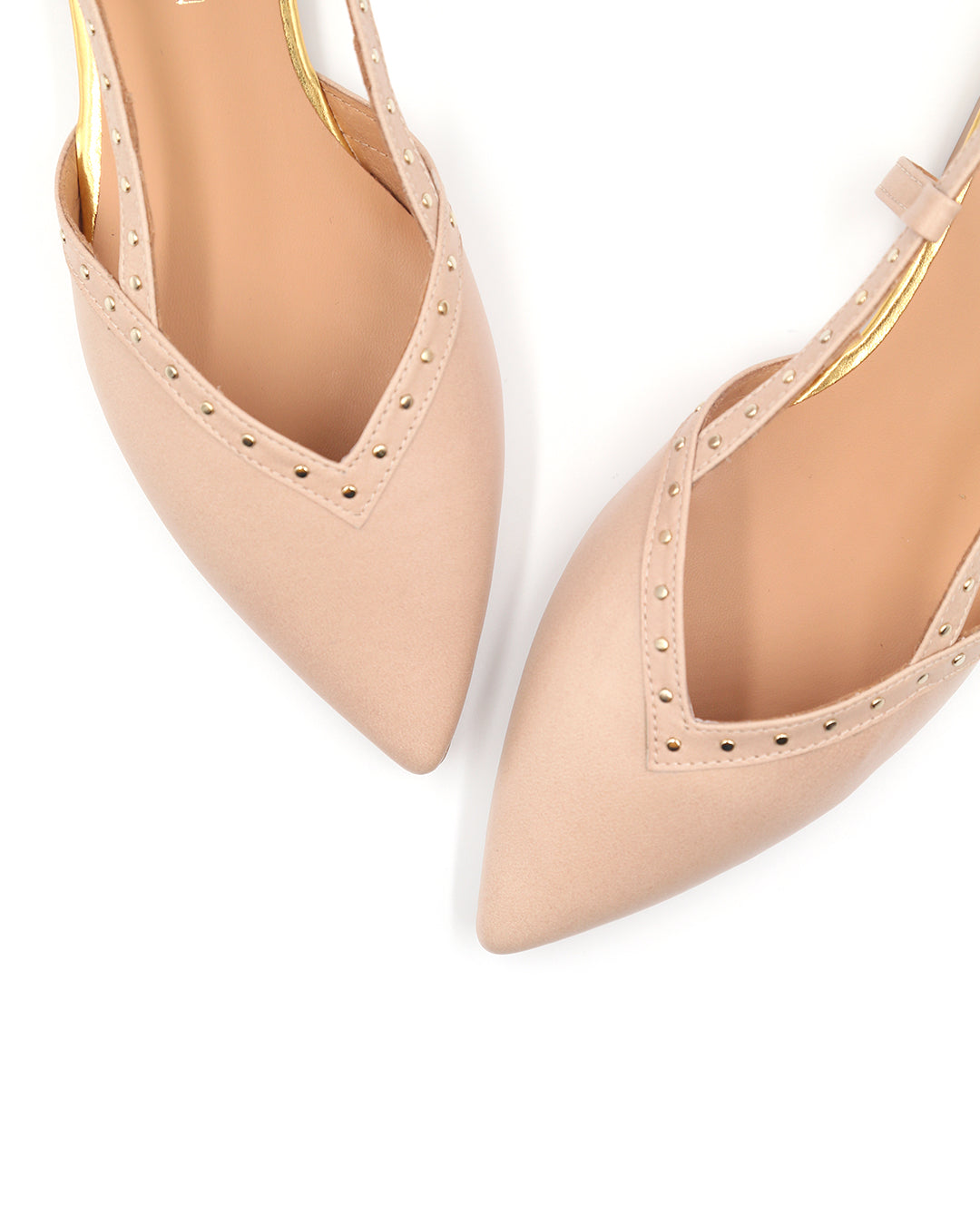 ZAPATO PLANO DESTALONADO TACHUELAS COLOR NUDE