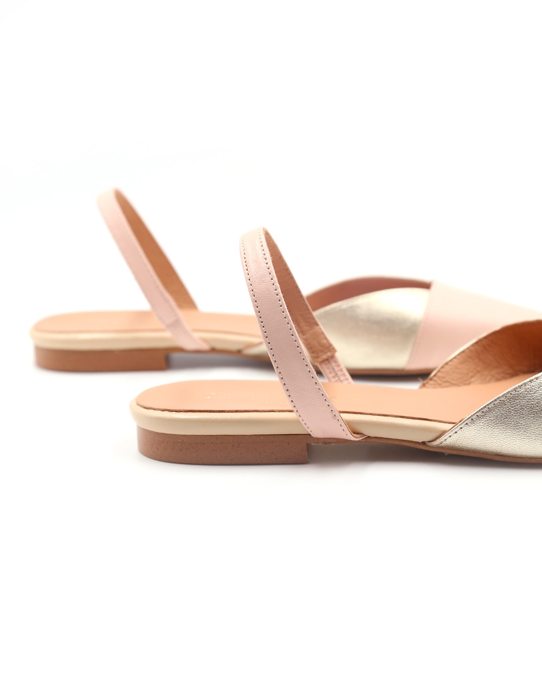 ZAPATO DESTALONADO PLANO ROSA Y DORADO