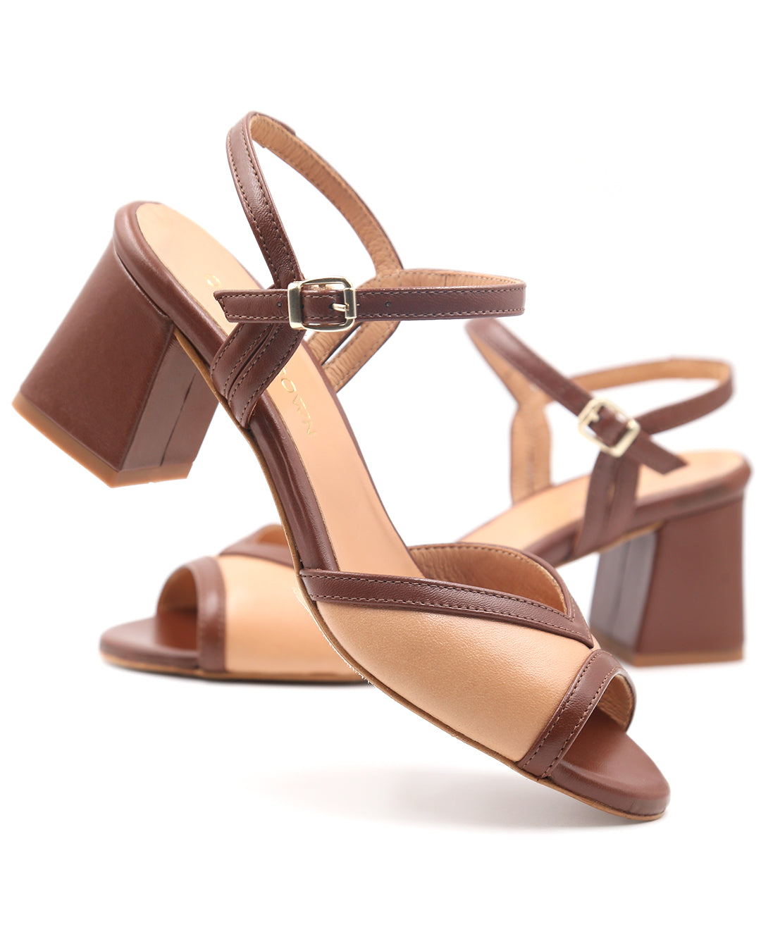 SANDALIA DE TACÓN ANCHO TONOS MARRONES