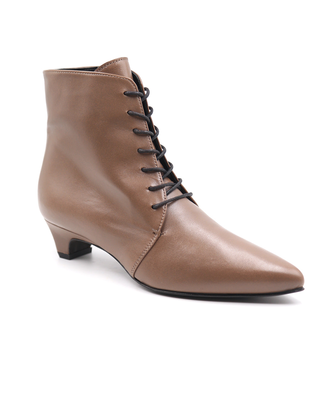 botines-de-piel-con-cordones