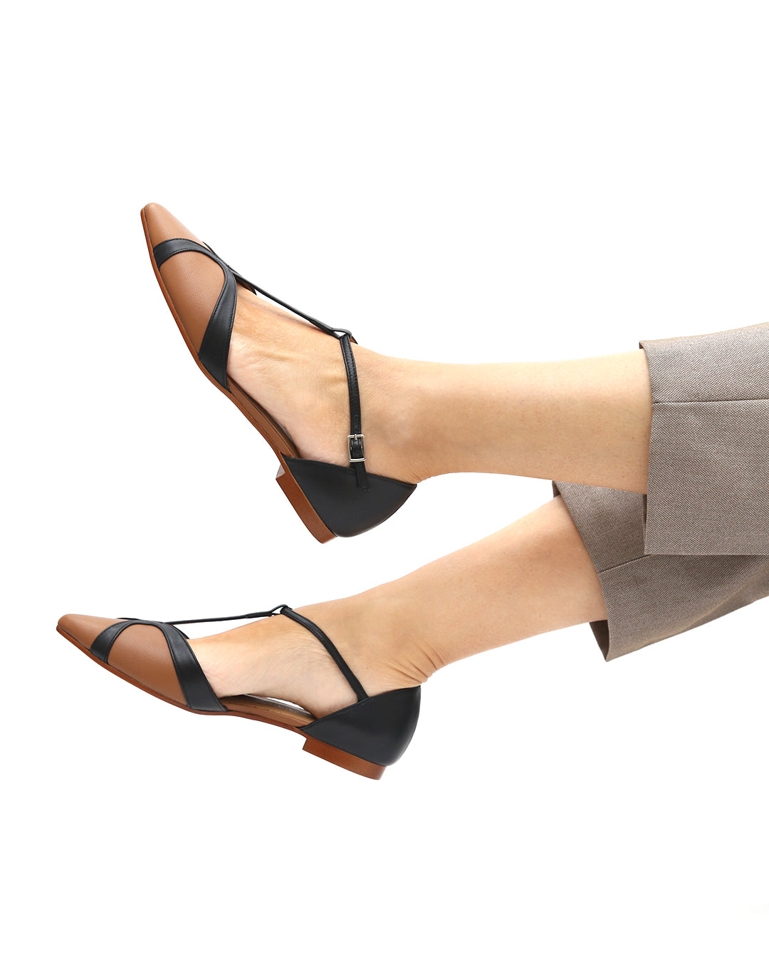 ZAPATO PLANO T-BAR MARRÓN Y NEGRO