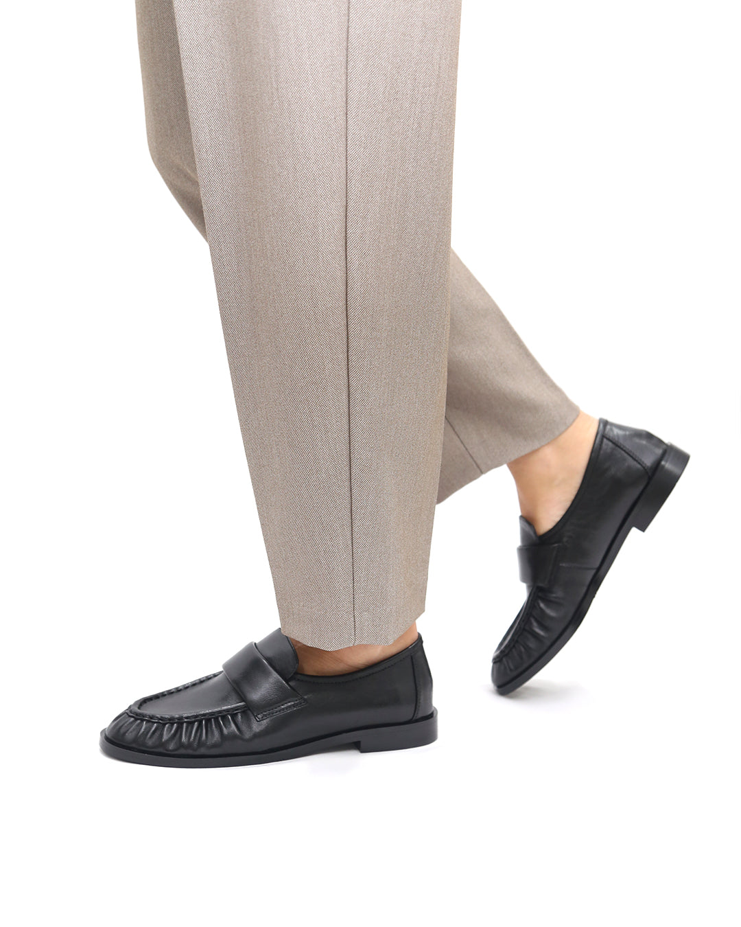 MOCASIN NEGRO PIEL FRUNCIDA