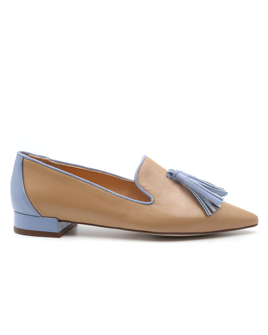 Mocasín-borlas-mujer-plano-beige 