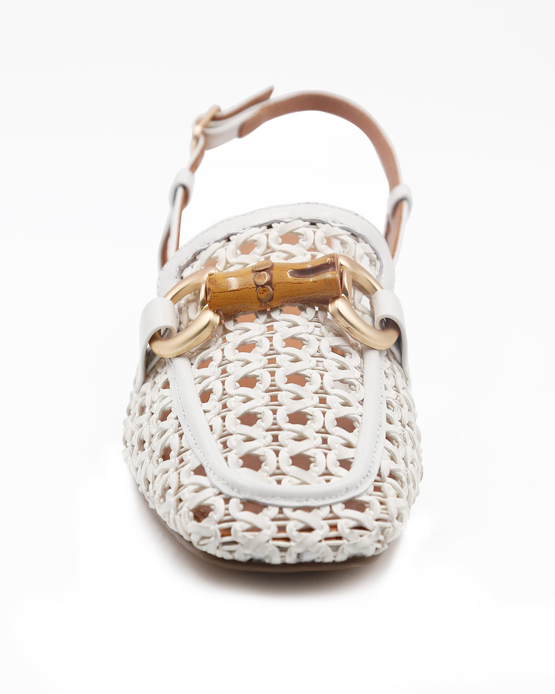 ZAPATO BLANCO DE TACÓN DESTALONADO PIEL TRENZADA