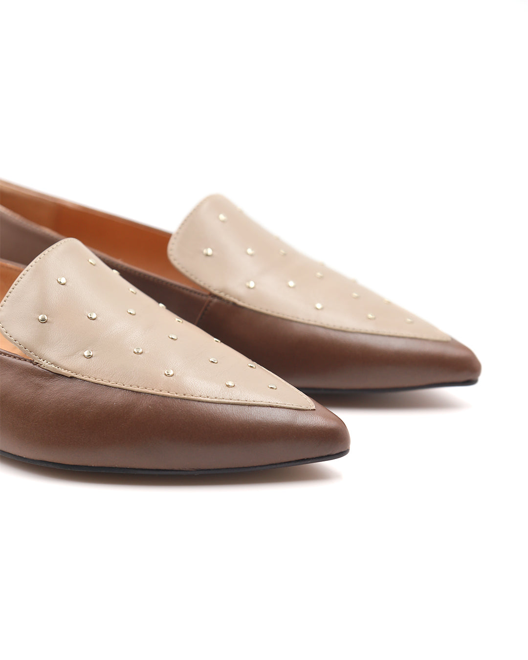 MOCASÍN MARRÓN TACHUELAS