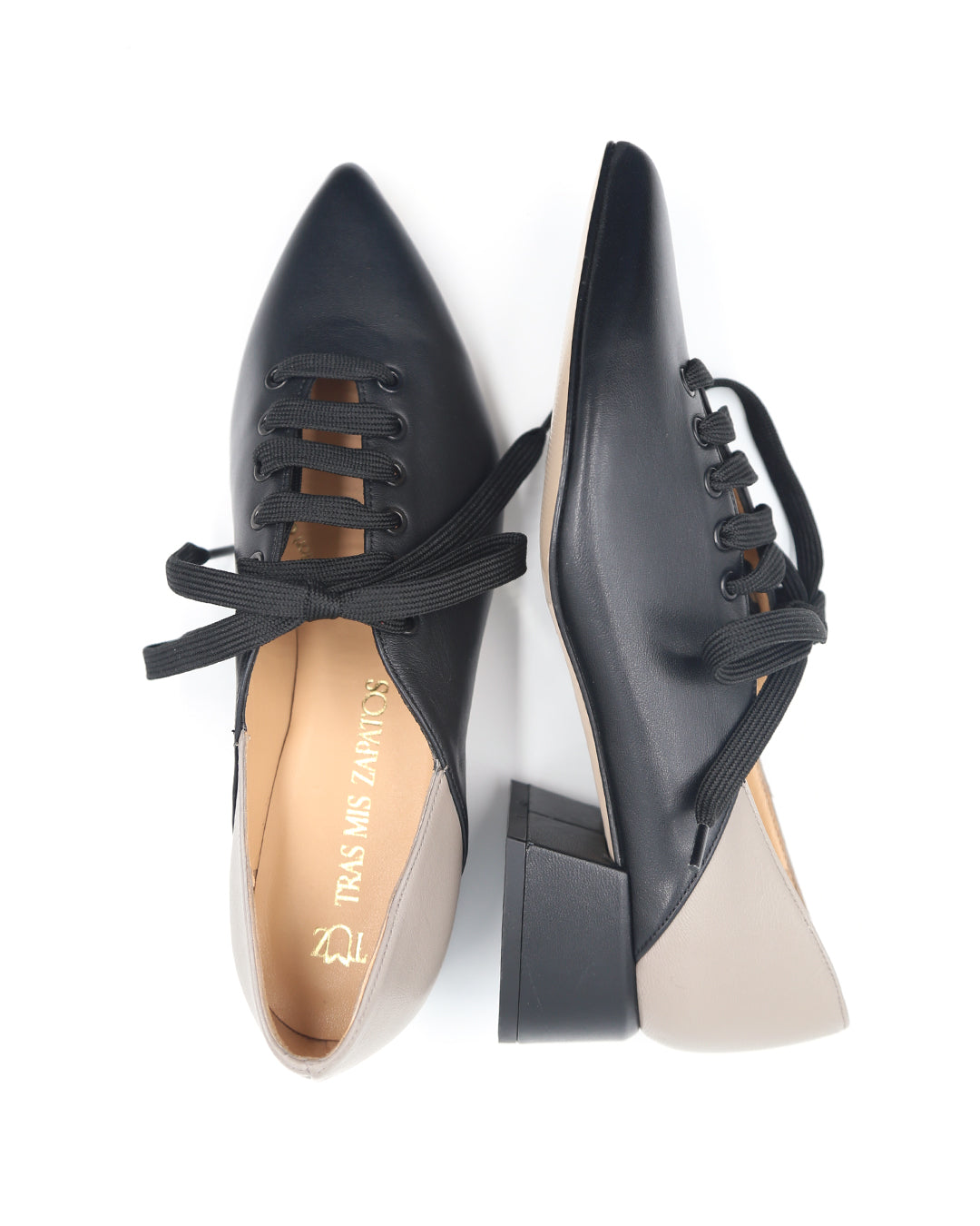 ZAPATO ABOTINADO CON CORDONES