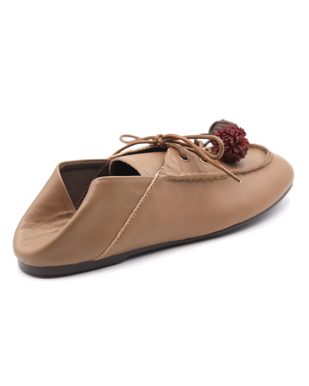 MOCASÍN PLANO CON ADORNOS