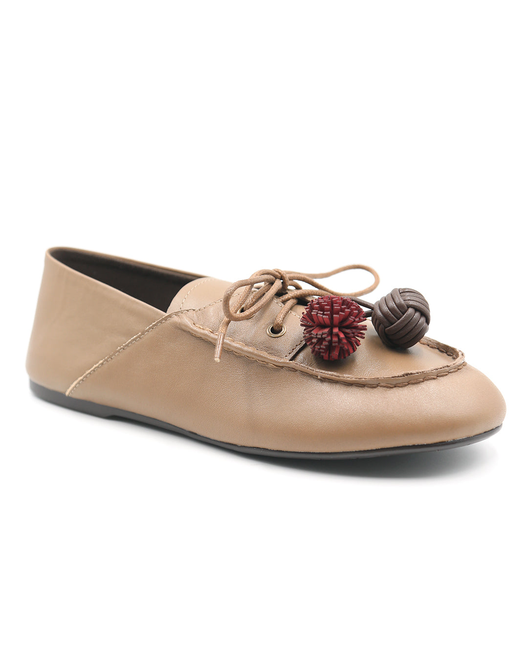 MOCASÍN PLANO CON ADORNOS