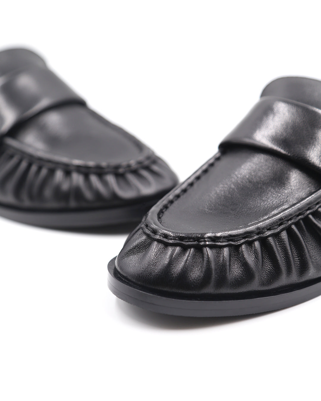 MOCASIN NEGRO PIEL FRUNCIDA
