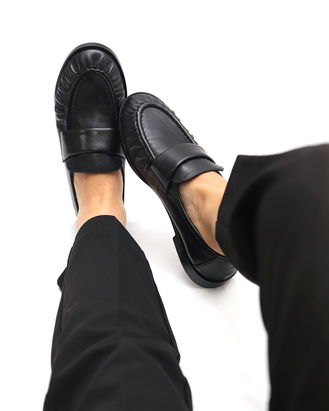 MOCASIN NEGRO PIEL FRUNCIDA