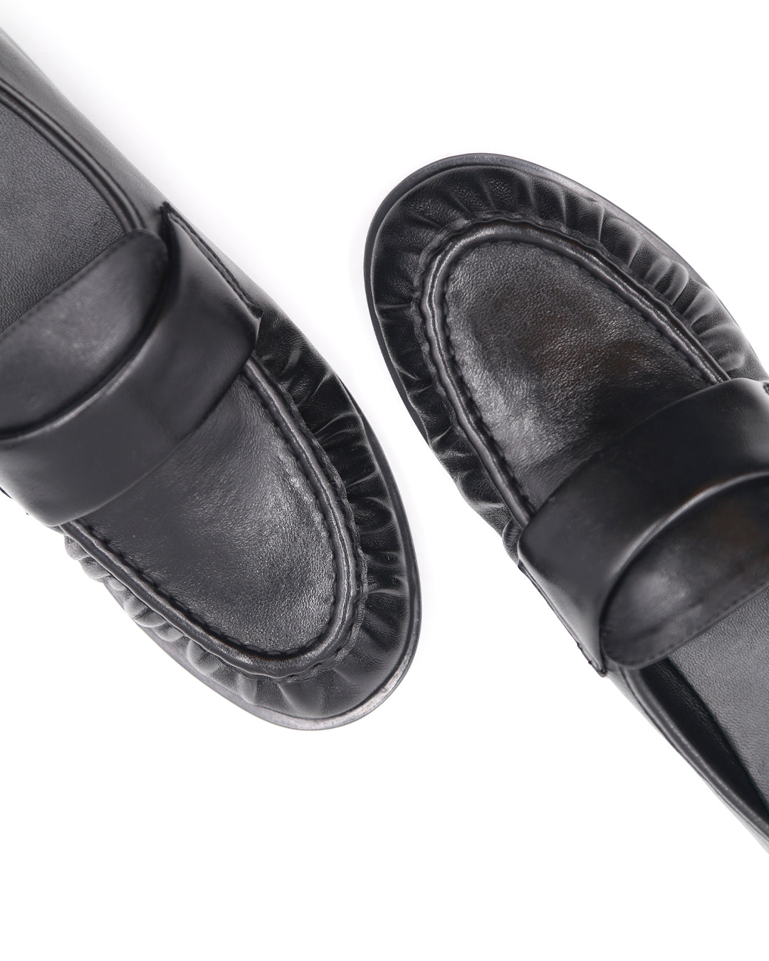 MOCASIN NEGRO PIEL FRUNCIDA