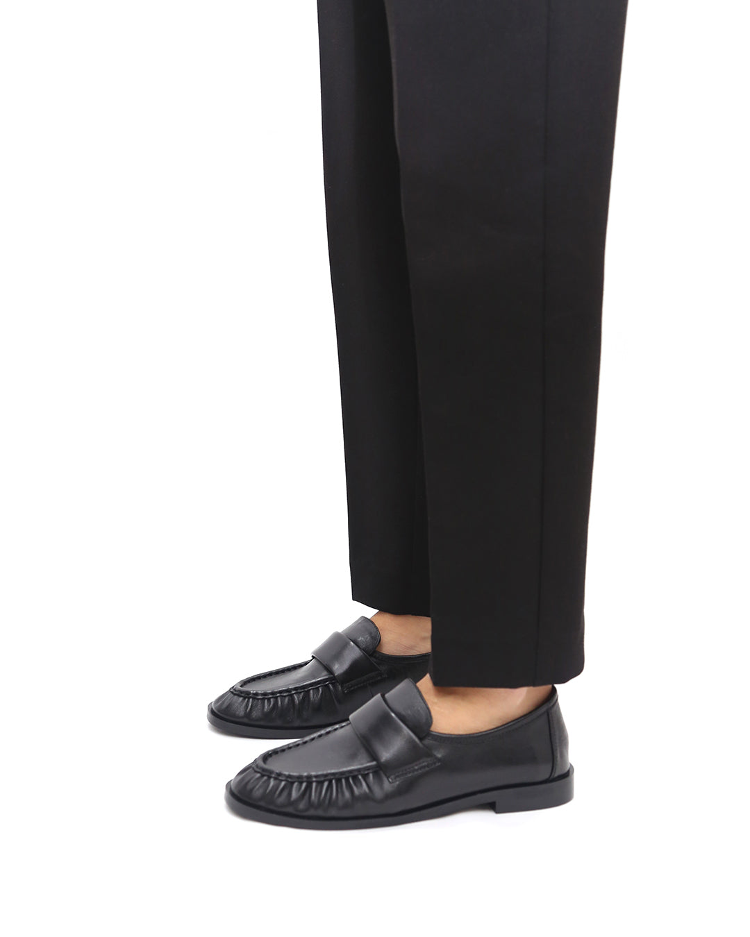 MOCASIN NEGRO PIEL FRUNCIDA