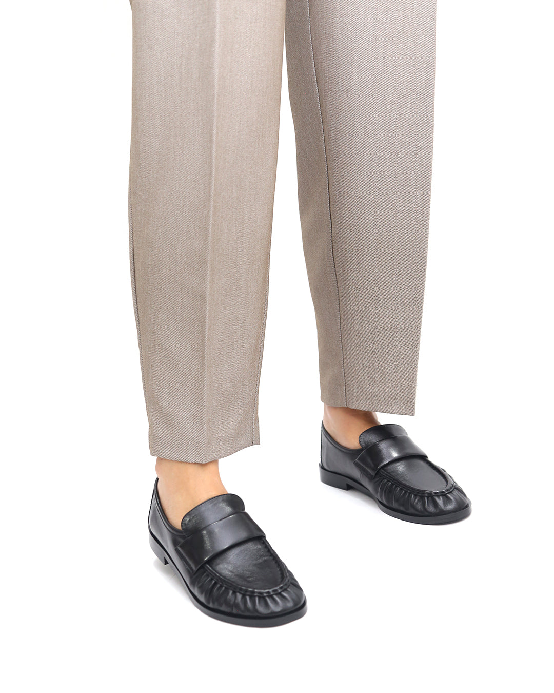 MOCASIN NEGRO PIEL FRUNCIDA